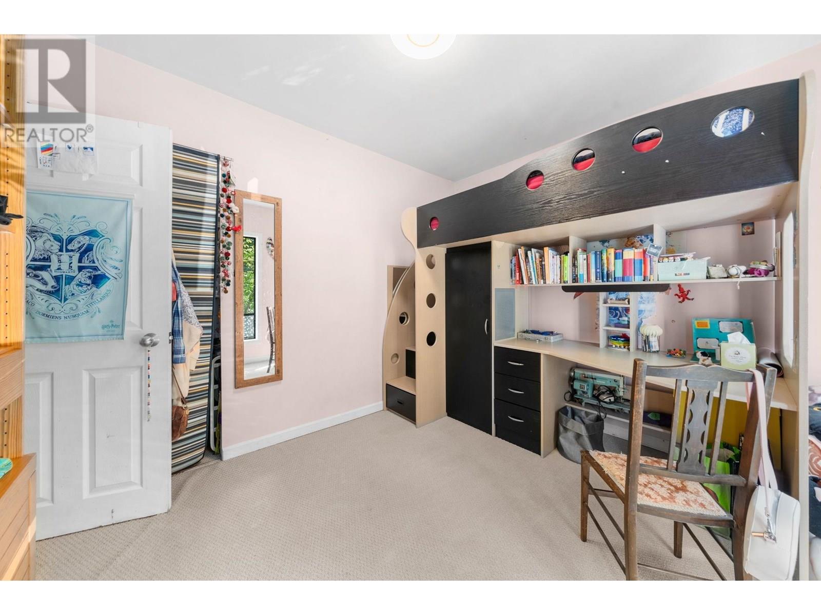 Property at 2152 MACKAY AVENUE image 3