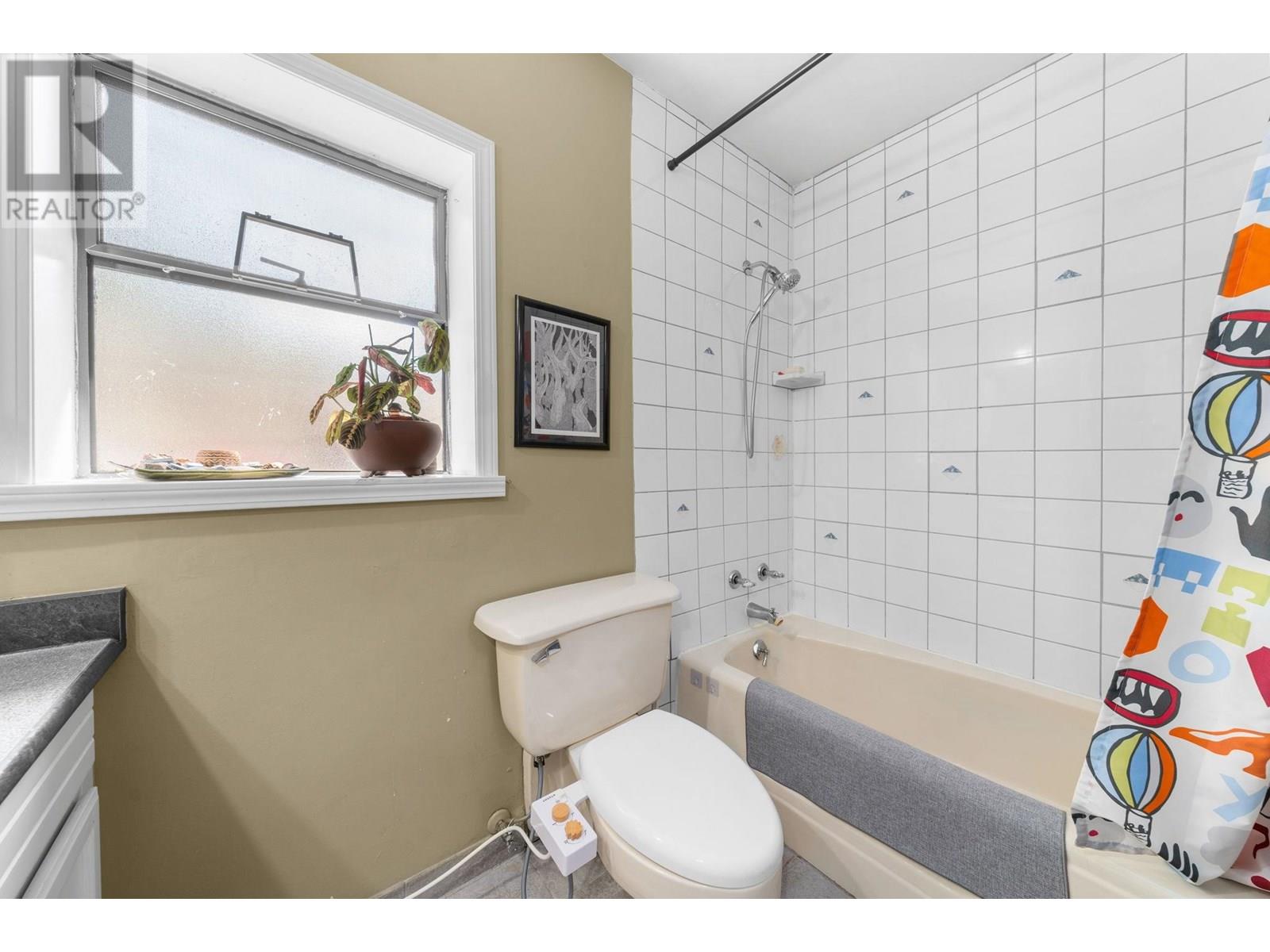 Property at 2152 MACKAY AVENUE image 4