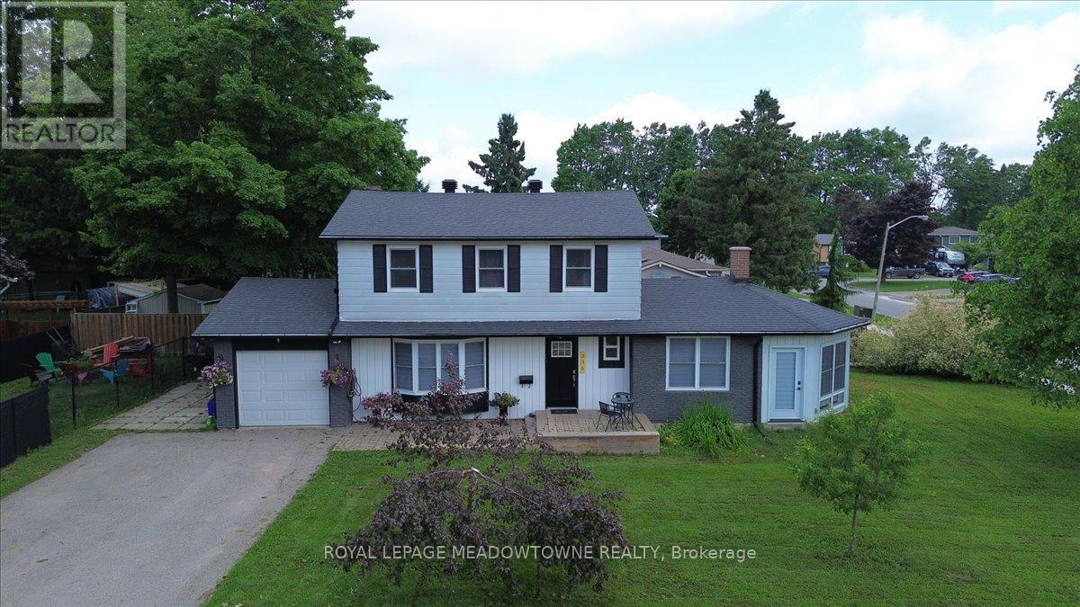 Property at 336 PINEVIEW GARDENS image 1
