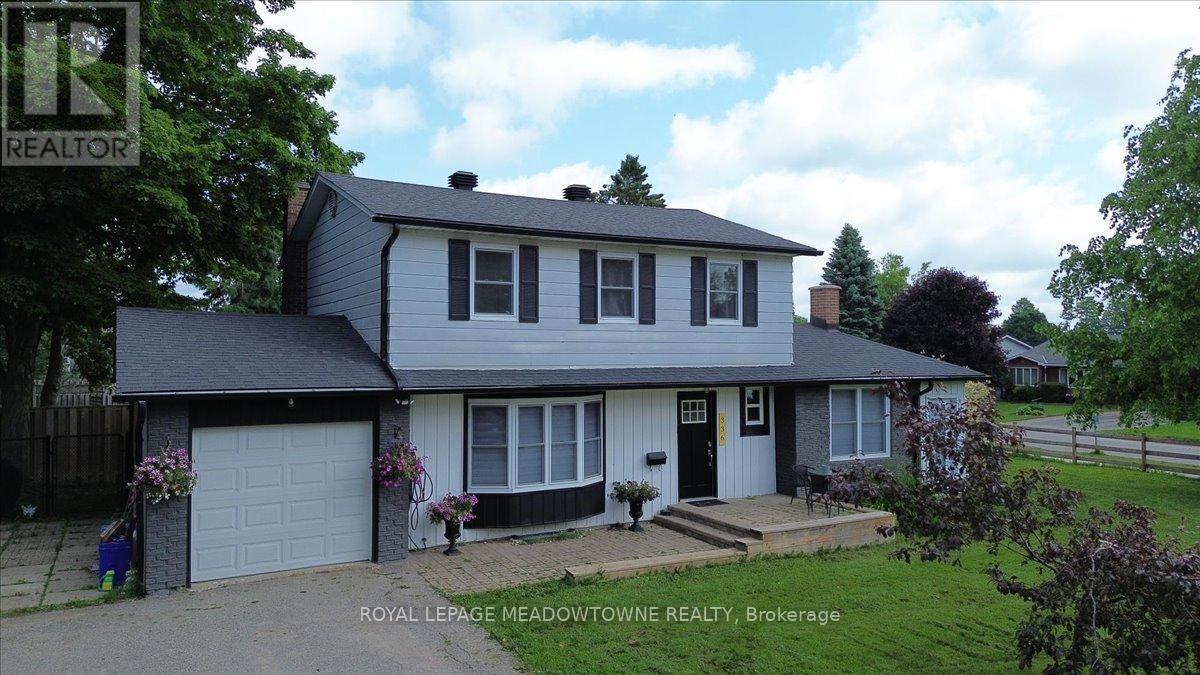 Property at 336 PINEVIEW GARDENS image 2