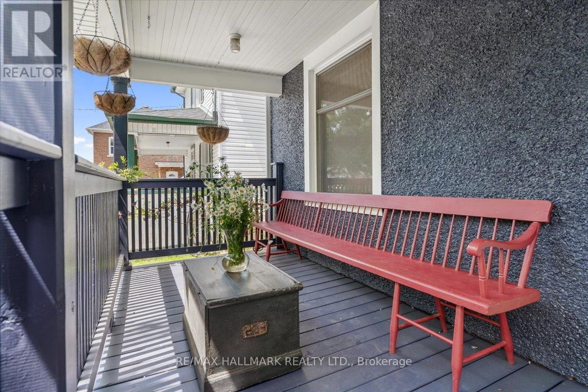 43 Albert Street, St. Catharines, Ontario  L2R 2G8 - Photo 9 - X12241478