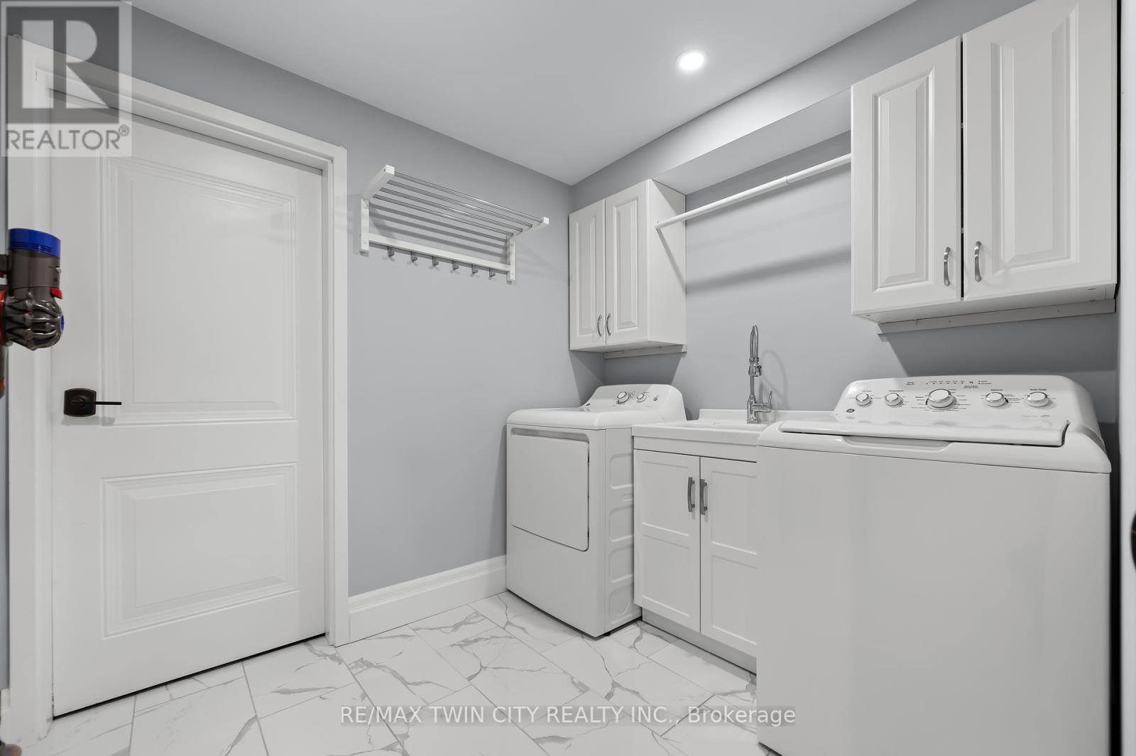 546 Manor Ridge Crescent, Waterloo, Ontario  N2K 0B4 - Photo 44 - X12241498