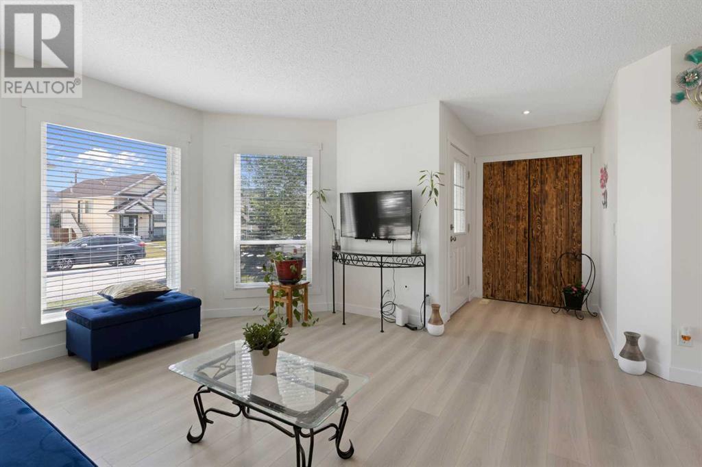 Property at 170 Citadel Acres Close NW image 3