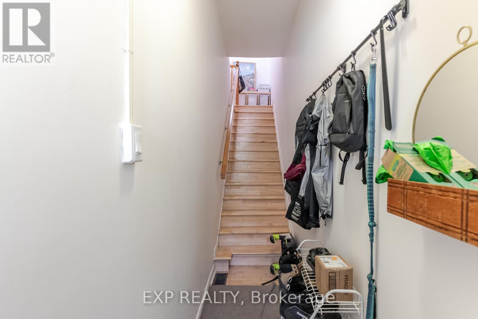 Property at 94 CAMBRIDGE STREET N image 4