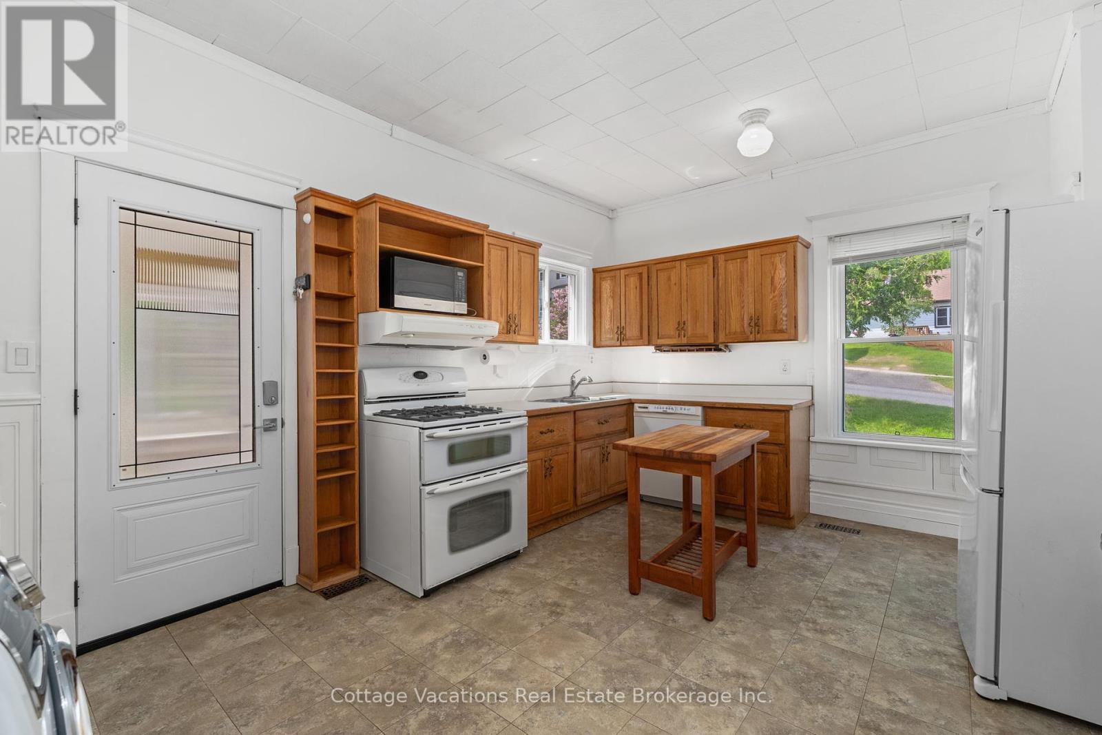 1 Duncan Street E, Huntsville, Ontario P1H 1V9 - Photo 18 - X12241721