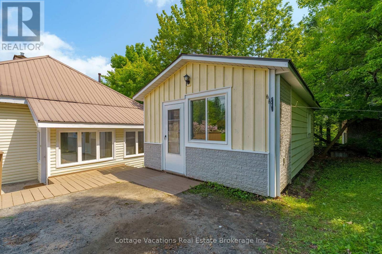 1 Duncan Street E, Huntsville, Ontario P1H 1V9 - Photo 3 - X12241721