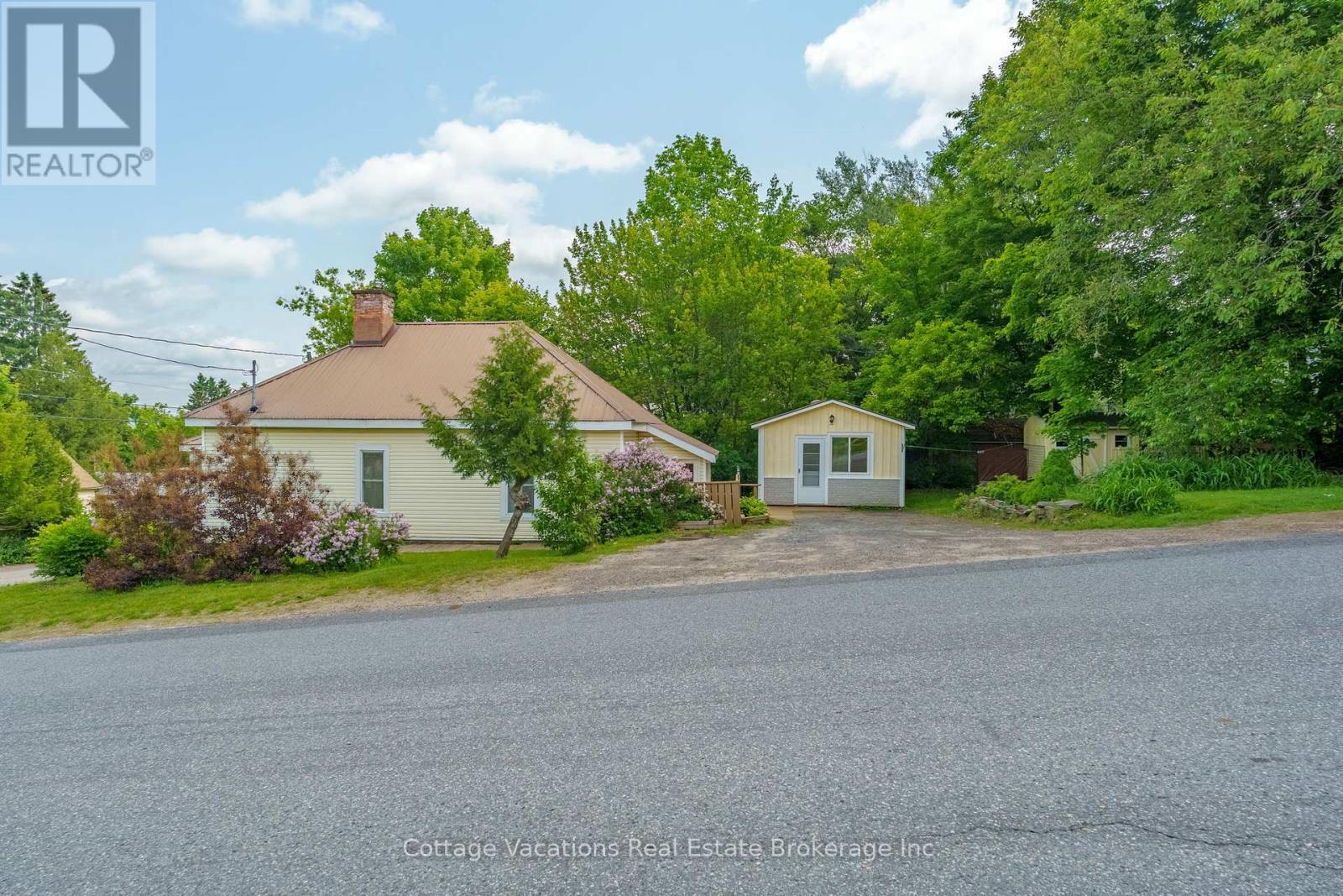 1 Duncan Street E, Huntsville, Ontario P1H 1V9 - Photo 7 - X12241721