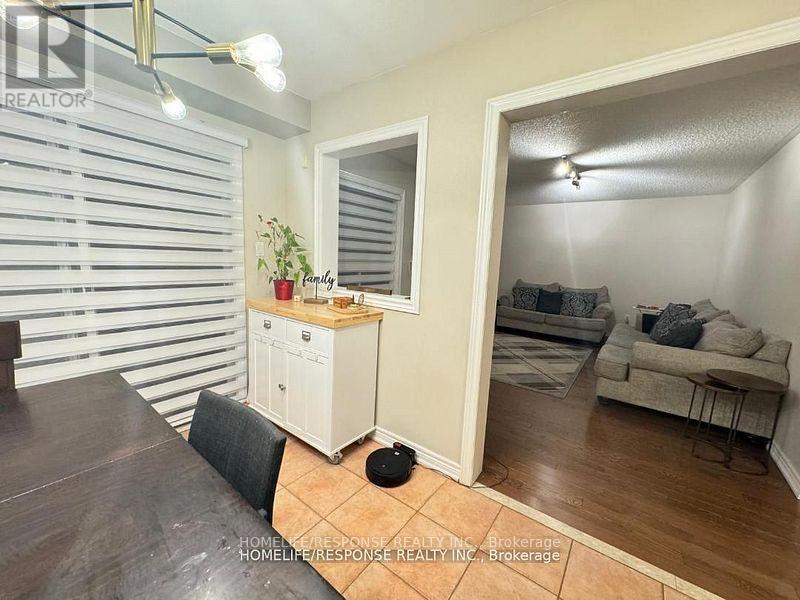 3254 Mcdowell Drive, Mississauga, Ontario  L5M 6S4 - Photo 8 - W12241610