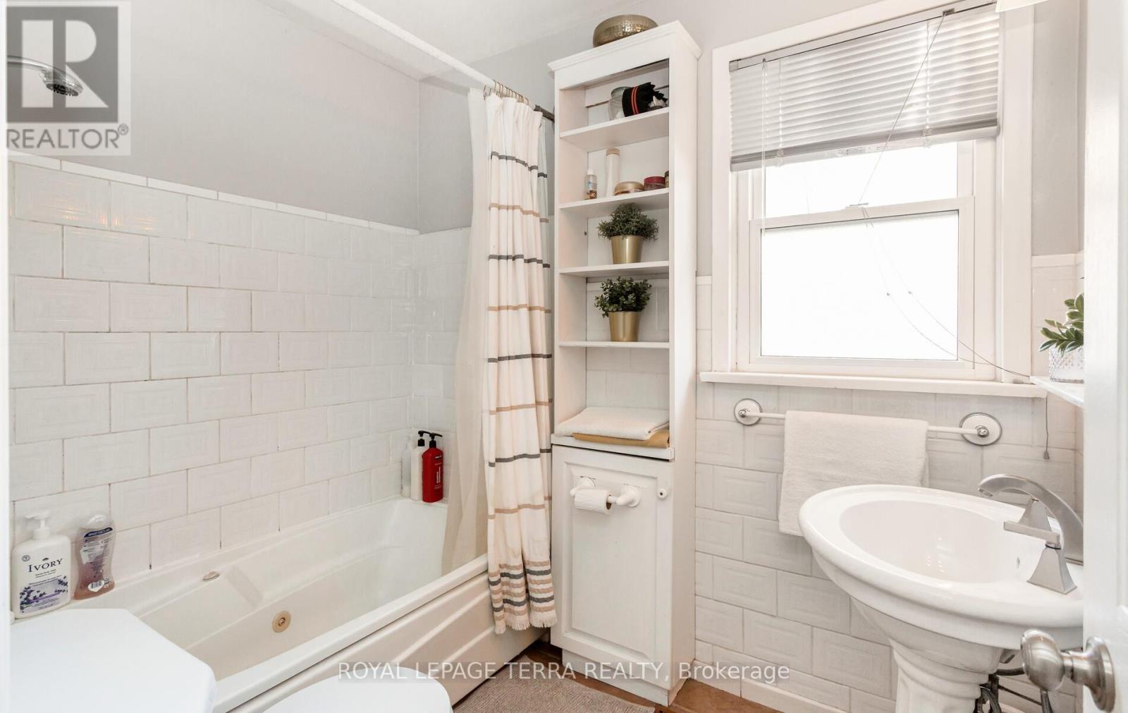 6267 Montrose Road, Niagara Falls (West Wood), Ontario  L2H 1L7 - Photo 16 - X12241653