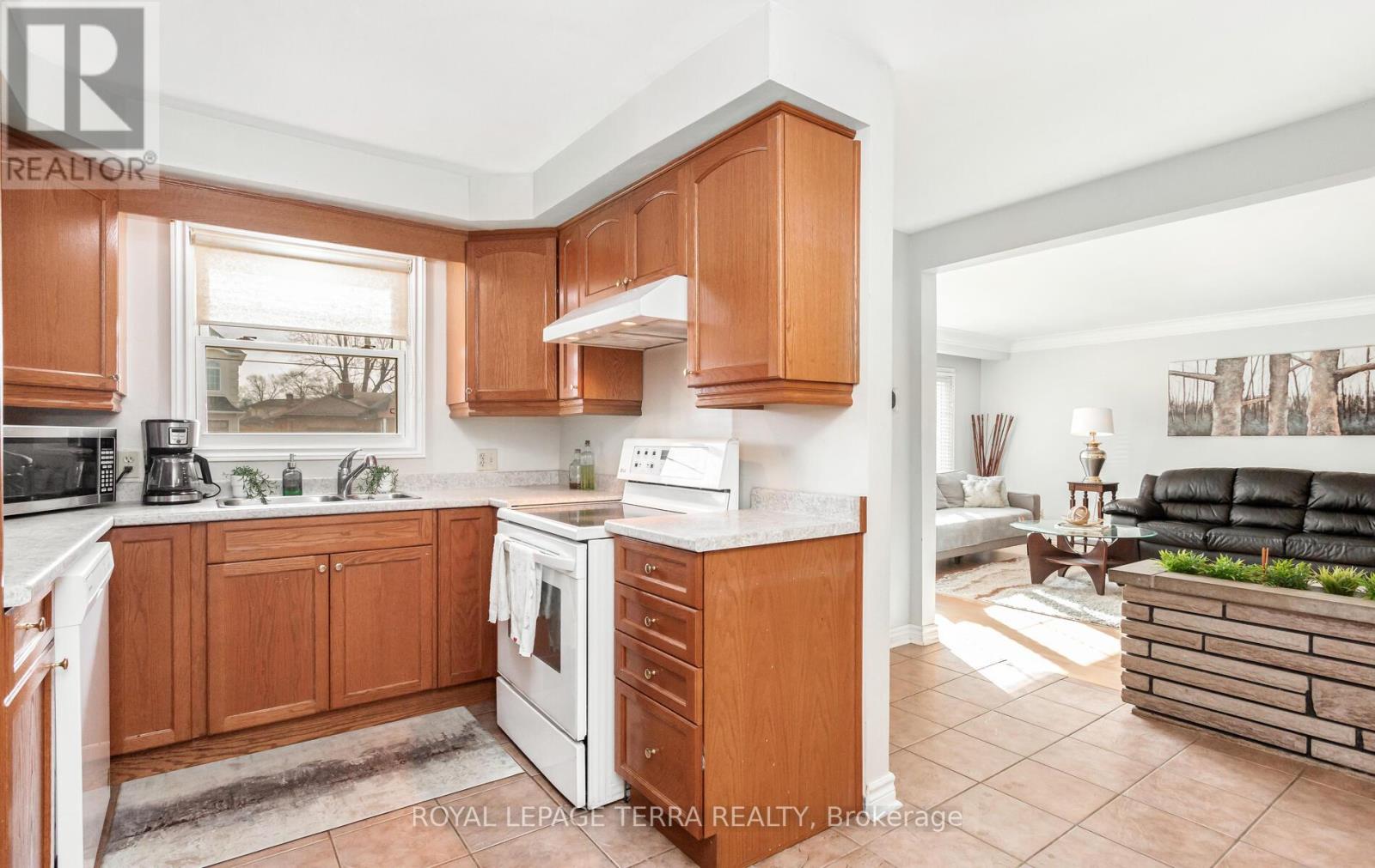 6267 Montrose Road, Niagara Falls (West Wood), Ontario  L2H 1L7 - Photo 8 - X12241653
