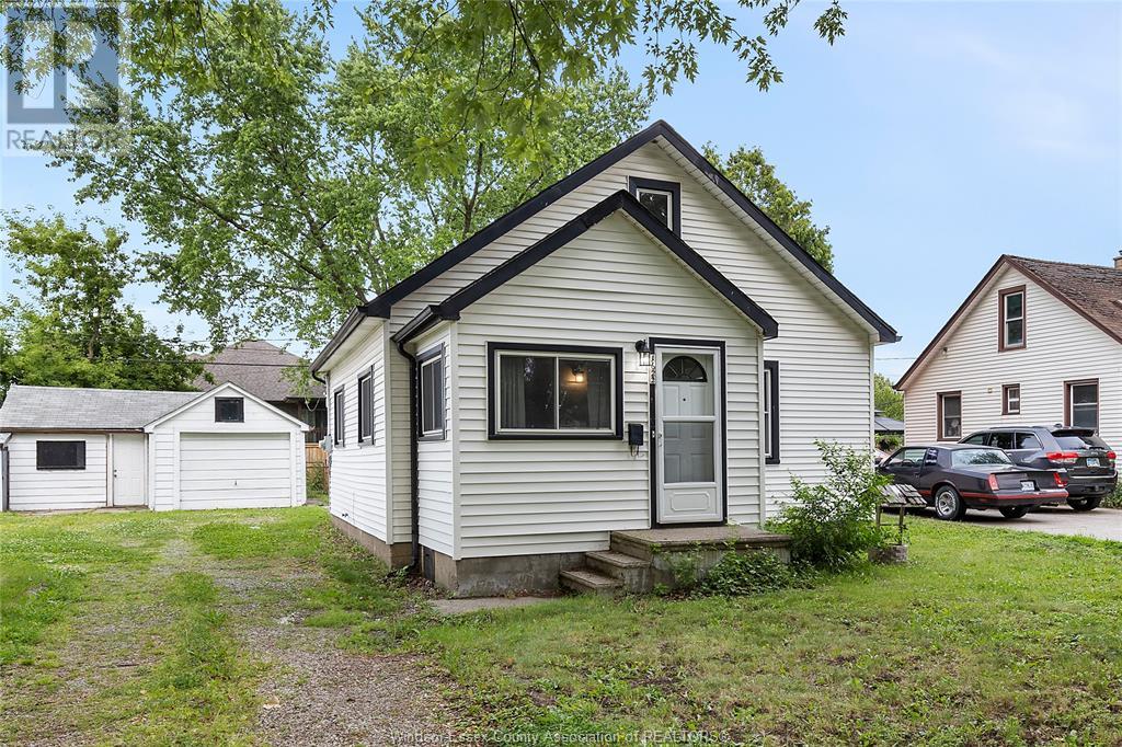 1622 Betts, Windsor, Ontario  N9B 3L5 - Photo 2 - 25015952