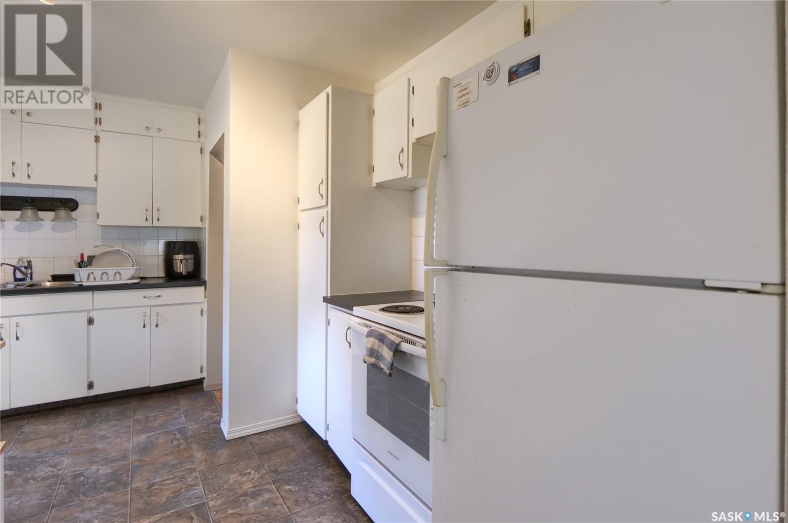 Property at 736 Saskatchewan STREET W image 5
