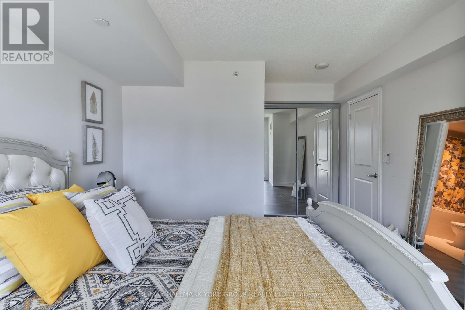 1607 - 386 Yonge Street, Toronto, Ontario  M5B 0A5 - Photo 12 - C12220421