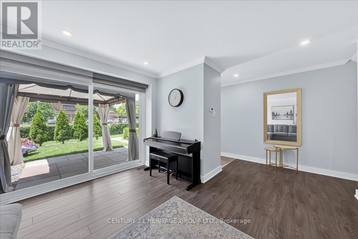 Property at 32 SPRINGFAIR AVENUE image 4
