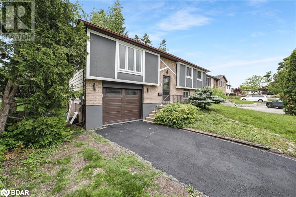 Property at 14 CHIPPAWA Court image 4