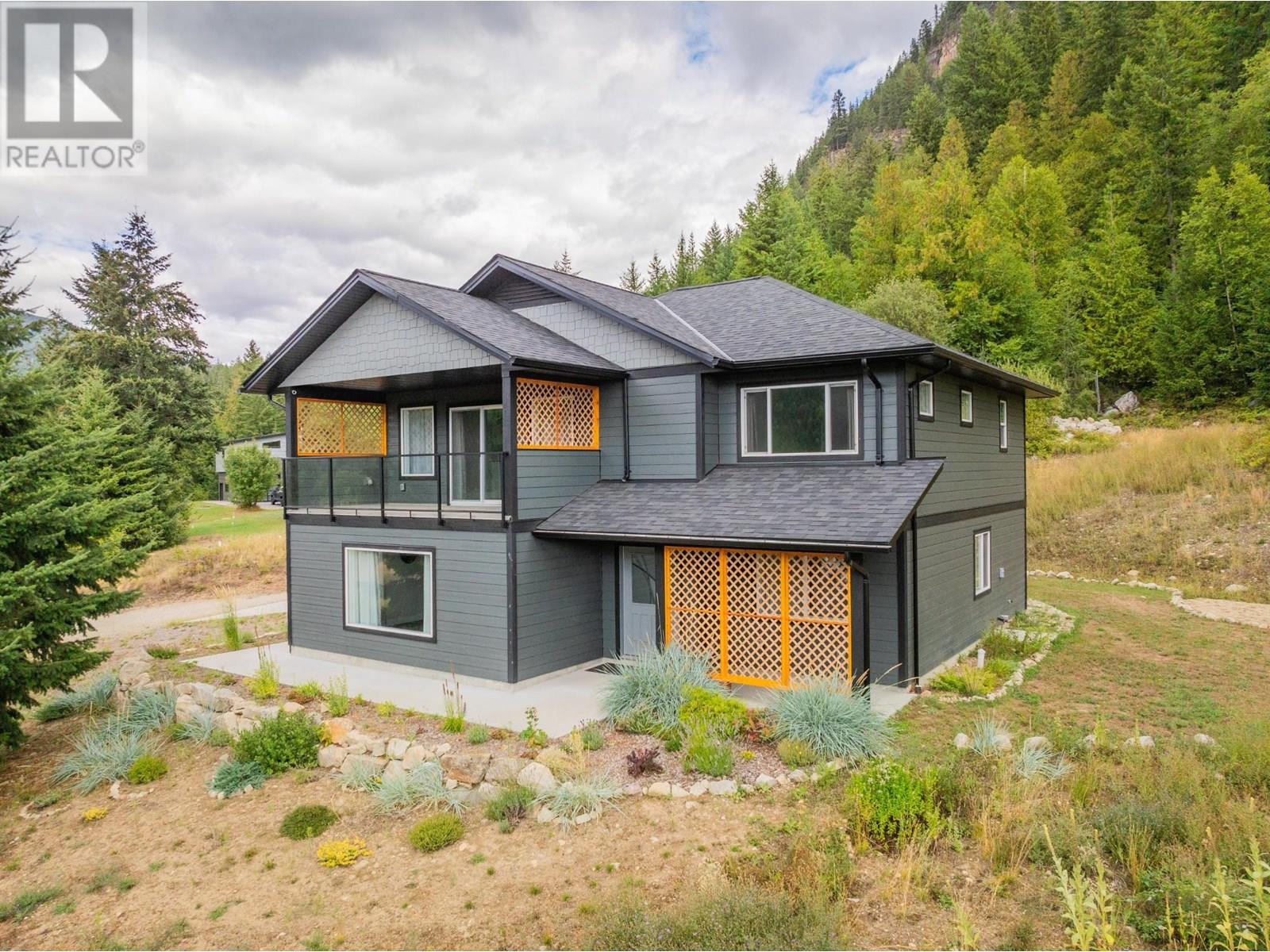 1955 SANDY Road, Castlegar, British Columbia