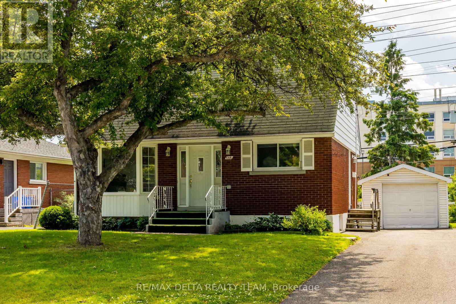 Property at 644 BROWNING AVENUE image 2