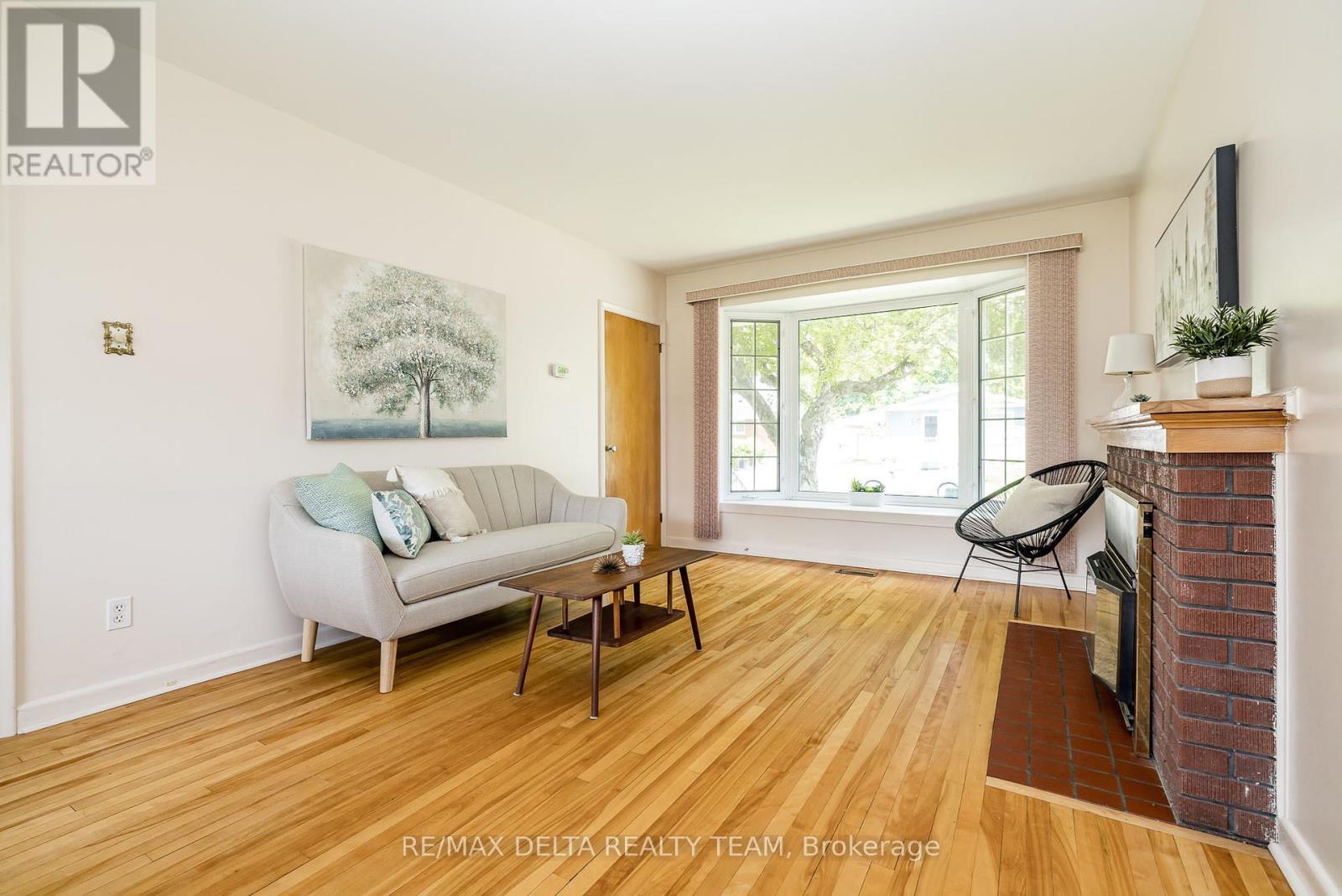 Property at 644 BROWNING AVENUE image 5