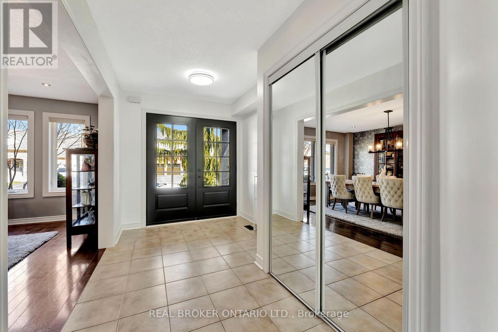 Property at 10 HOODLESS COURT image 5