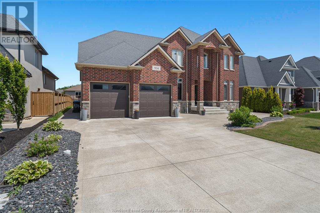 934 Chateau Avenue, Windsor, Ontario  N8P 0E6 - Photo 2 - 25015926