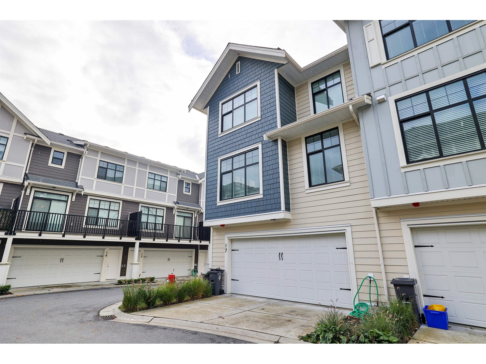 Property at 17 20327 72B AVENUE image 2