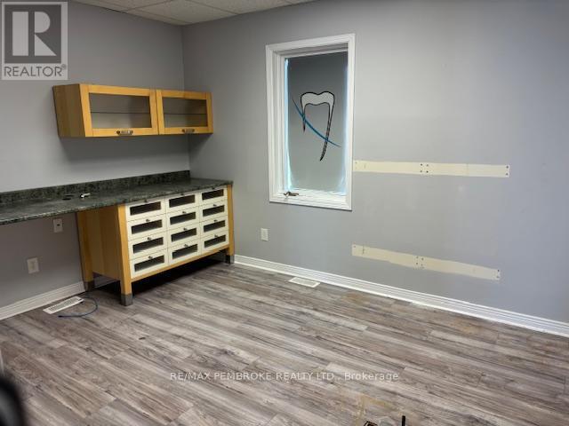 3 - 4 Doran Street, Petawawa, Ontario  K8H 1P5 - Photo 12 - X12238898