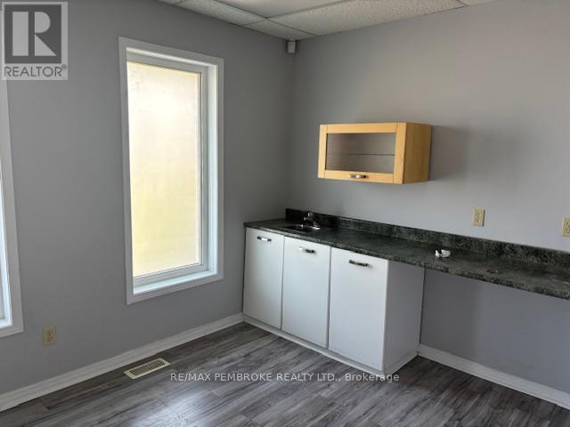3 - 4 Doran Street, Petawawa, Ontario  K8H 1P5 - Photo 14 - X12238898