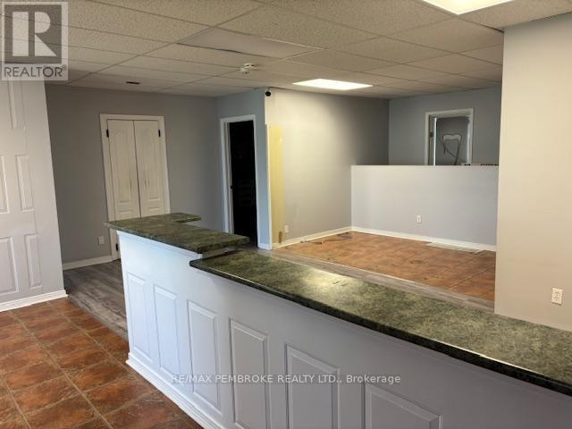 3 - 4 Doran Street, Petawawa, Ontario  K8H 1P5 - Photo 6 - X12238898