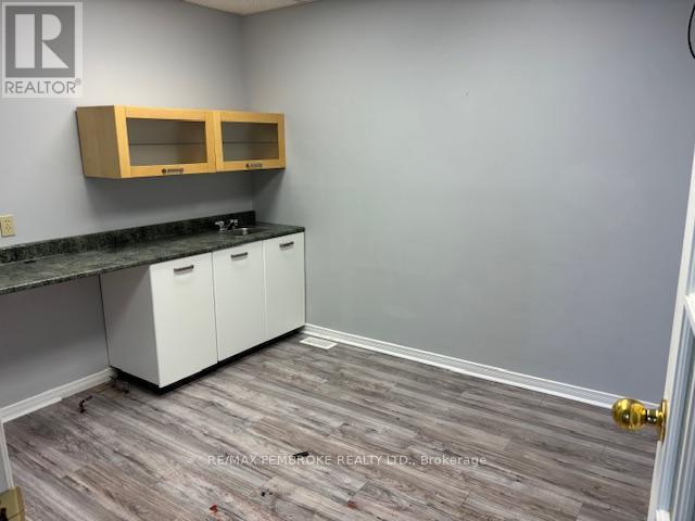 3 - 4 Doran Street, Petawawa, Ontario  K8H 1P5 - Photo 16 - X12238898