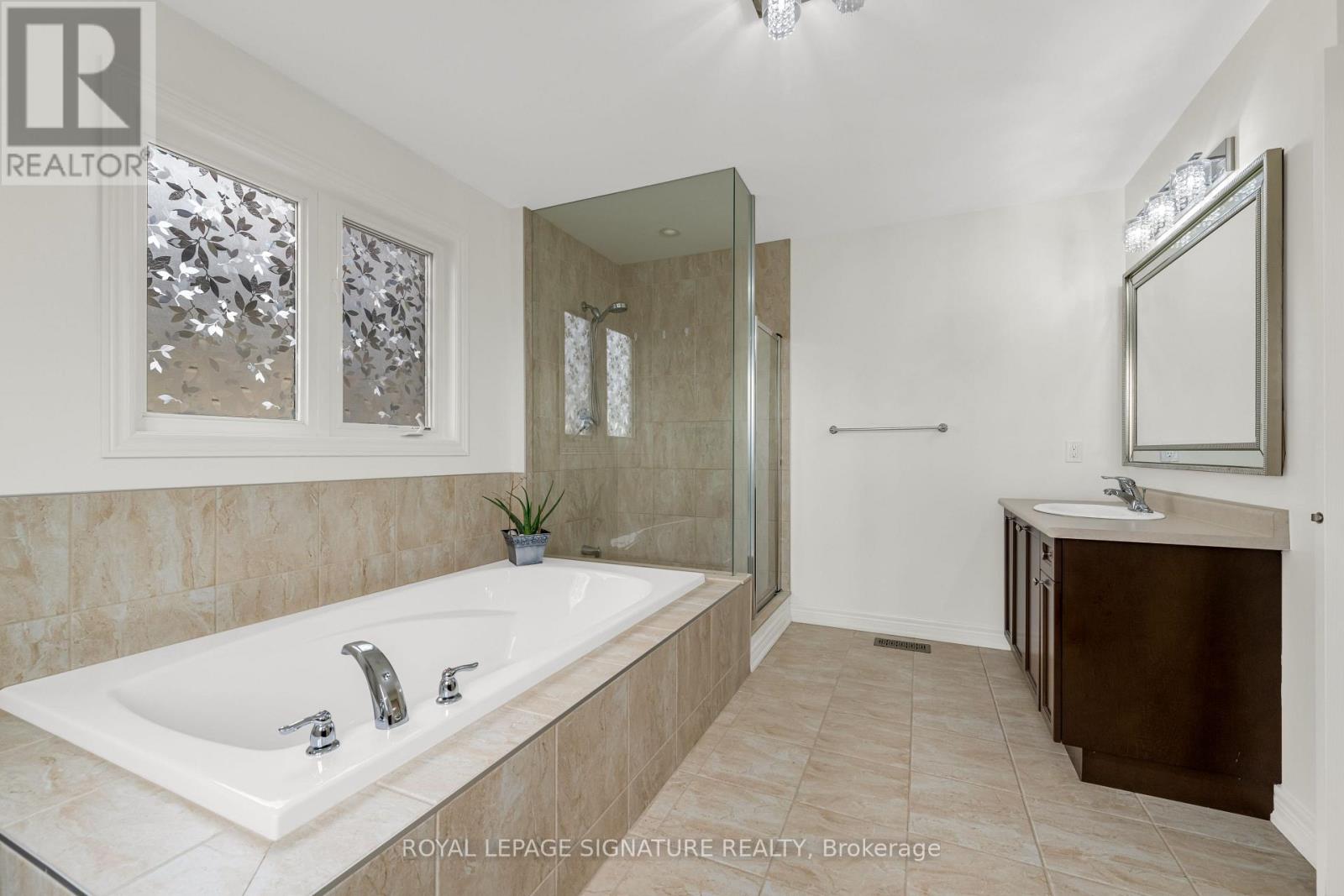 8 Miracle Way, Thorold, Ontario  L0S 1A0 - Photo 16 - X12206585