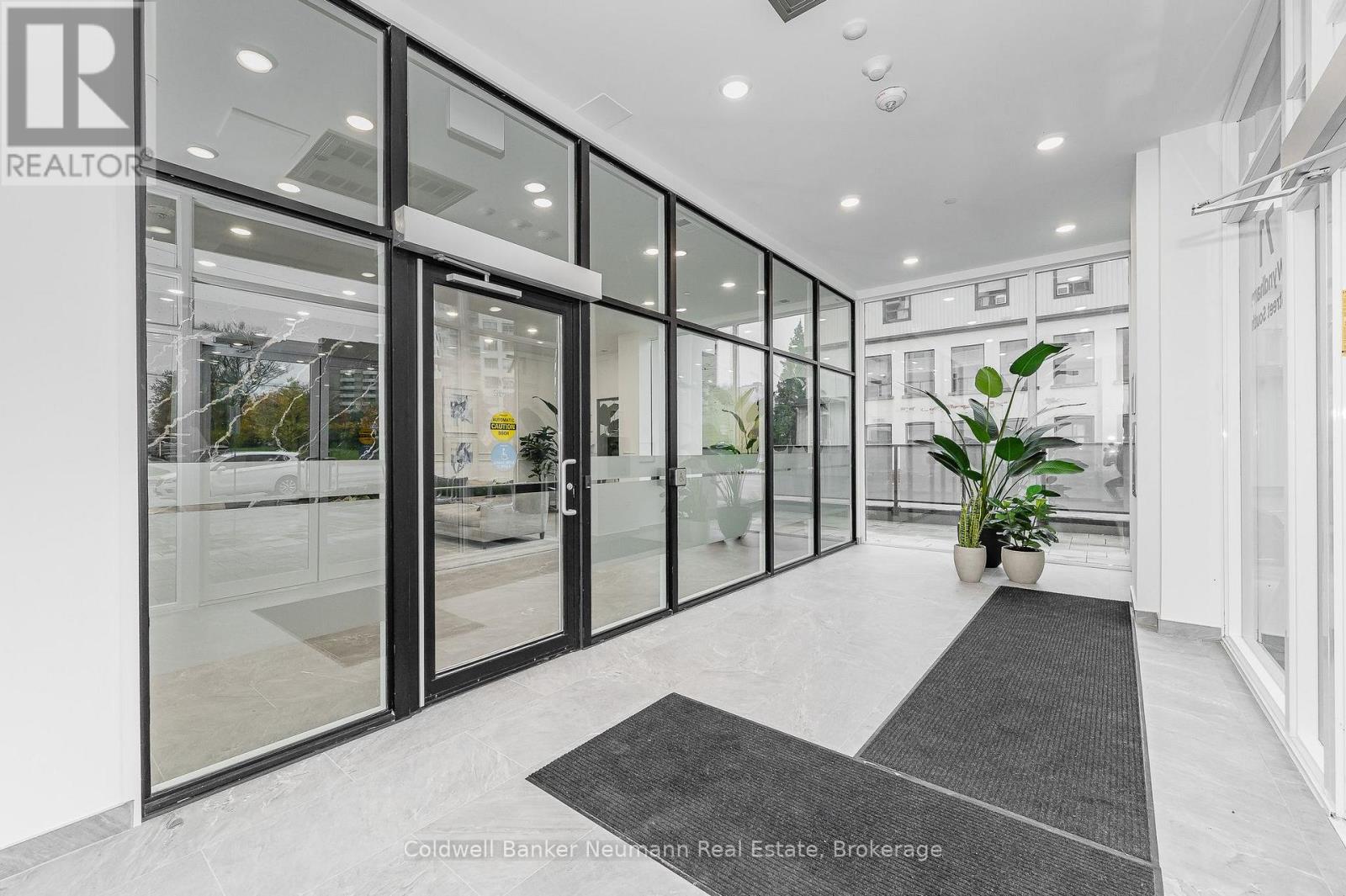 Property at 101 - 71 WYNDHAM STREET S image 4