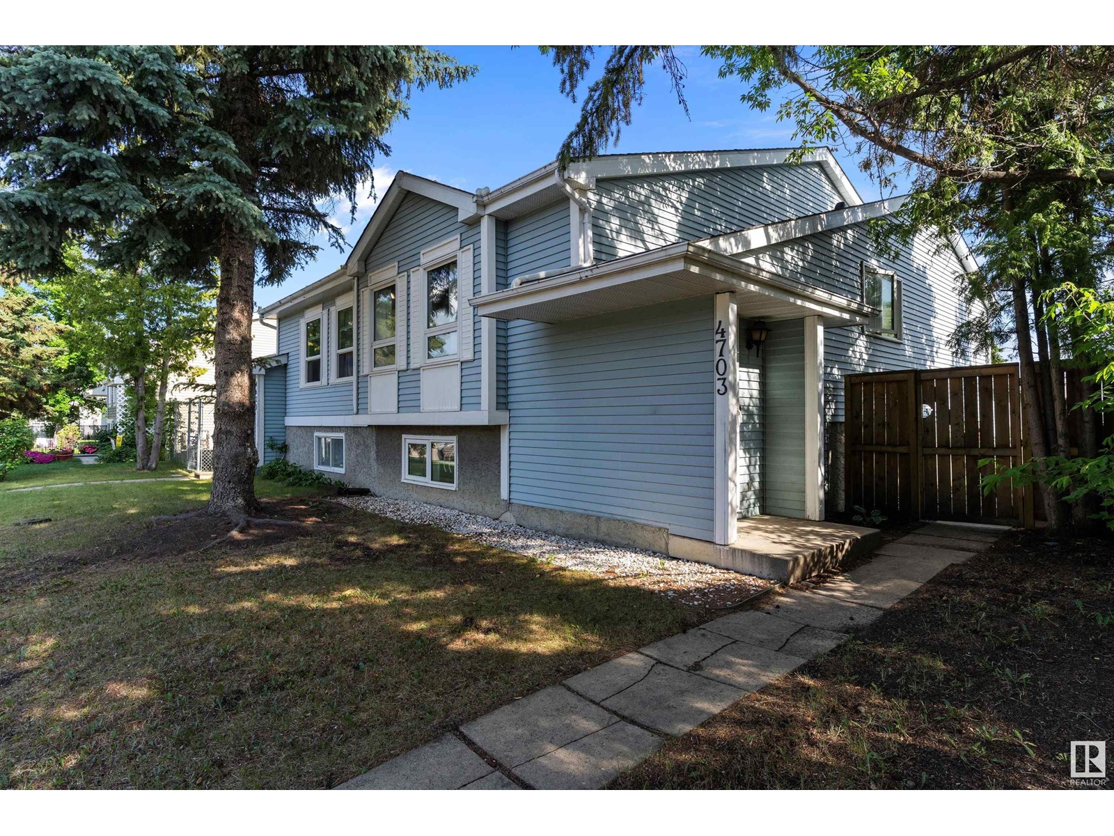 Property at 4703 36 AV NW image 4