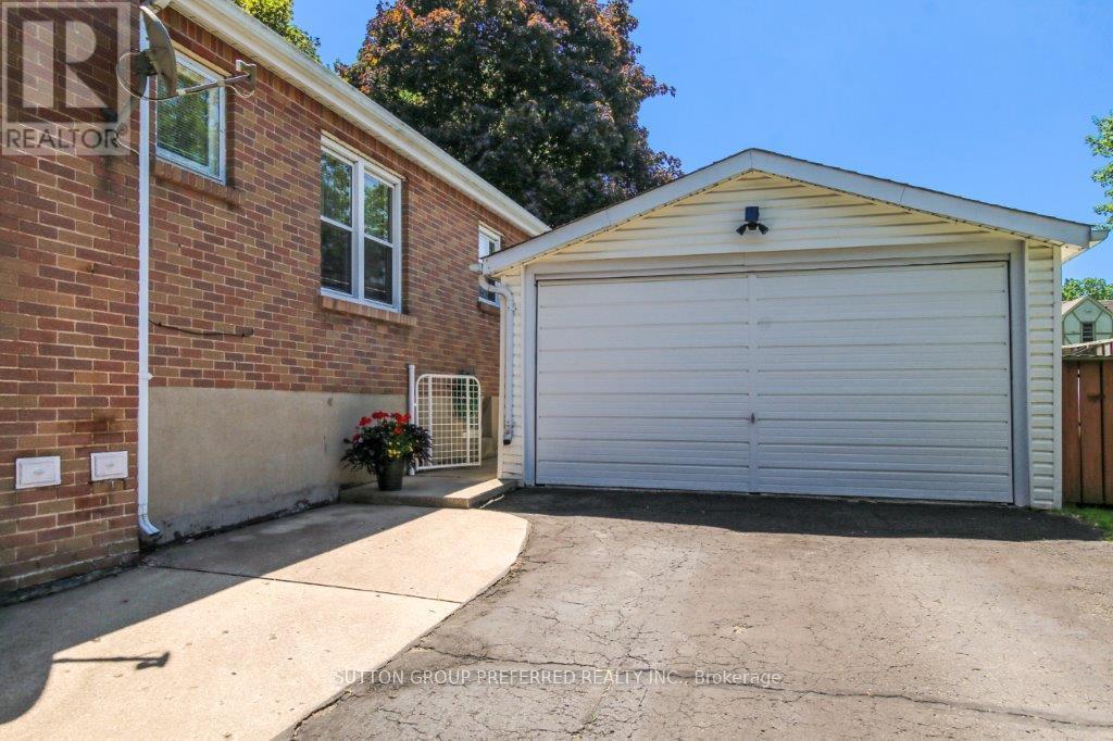Property at 695 ECCLESTONE STREET image 3
