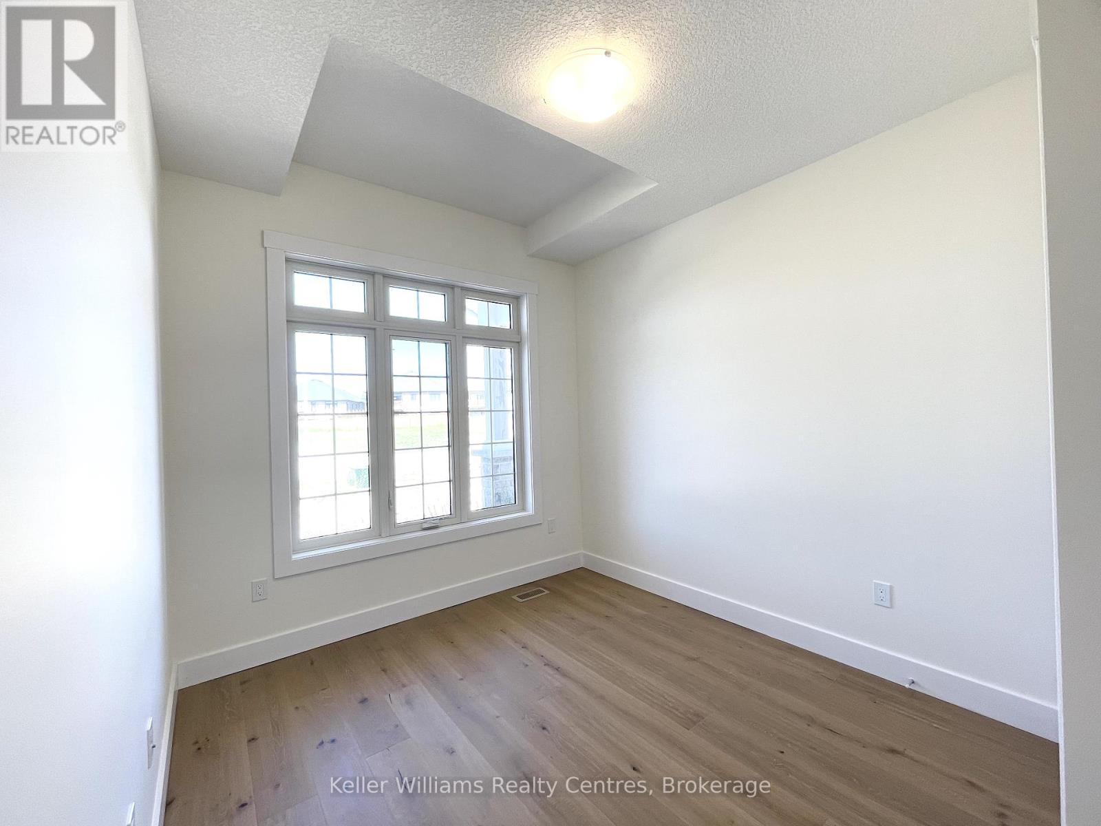 614 25th Avenue, Hanover, Ontario  N4N 3B8 - Photo 11 - X12236658