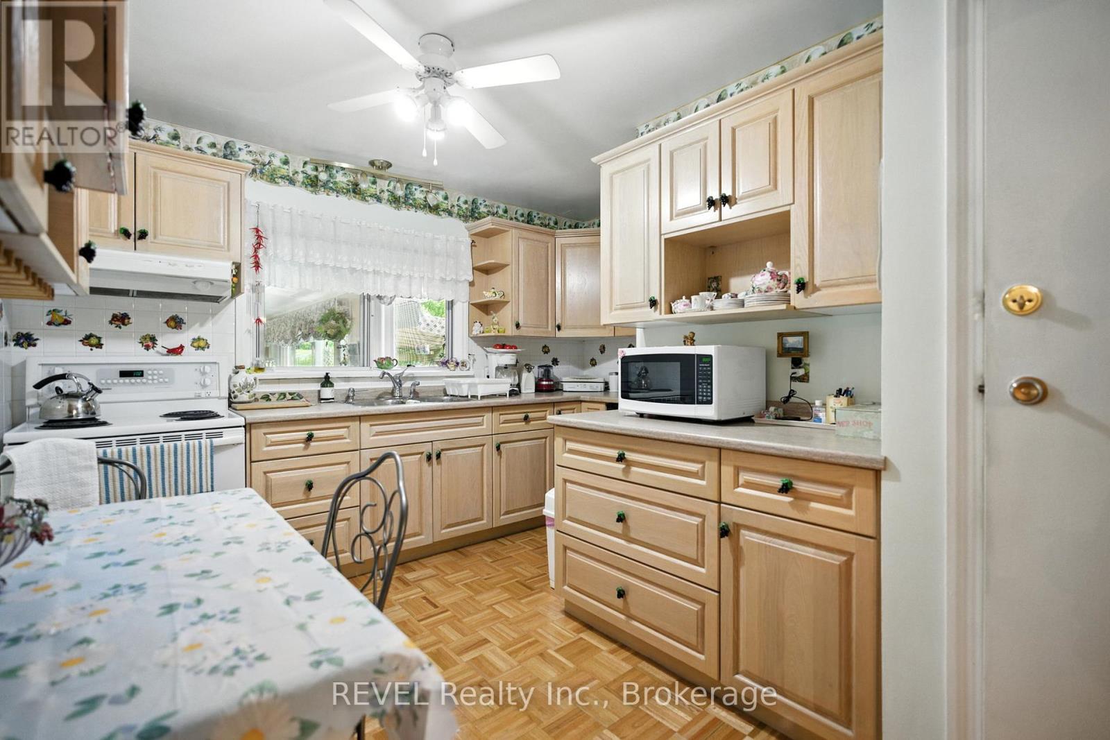 147 Village Road, St. Catharines, Ontario  L2T 3C4 - Photo 10 - X12241953