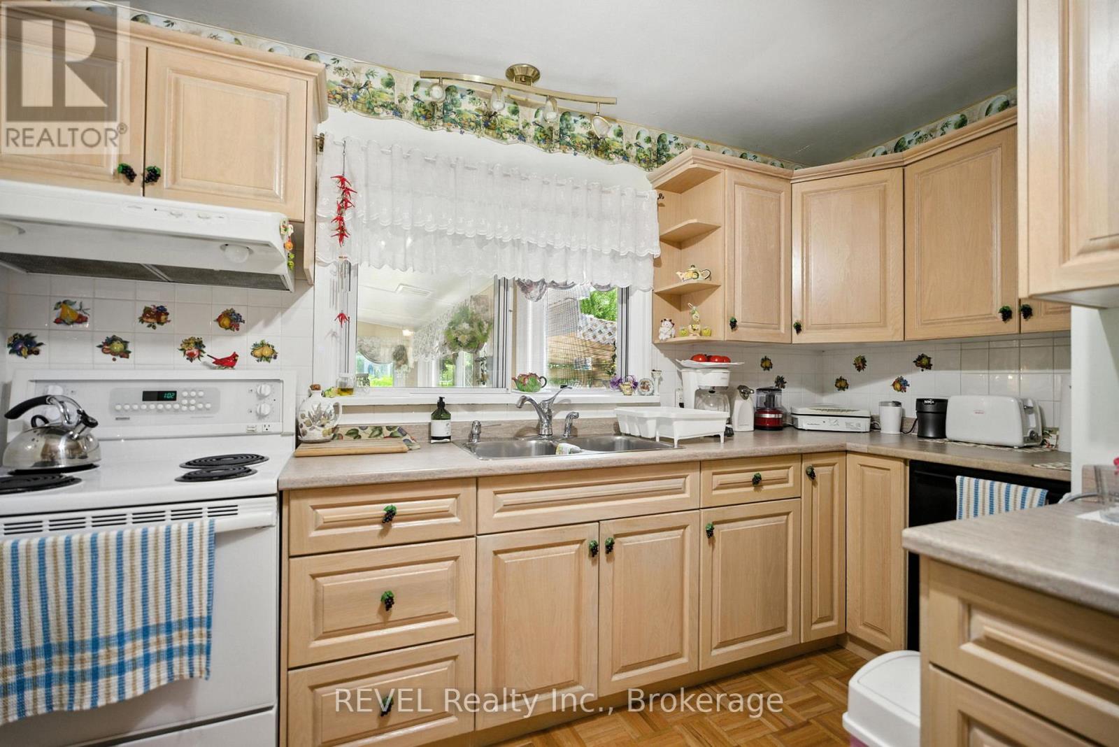 147 Village Road, St. Catharines, Ontario  L2T 3C4 - Photo 12 - X12241953