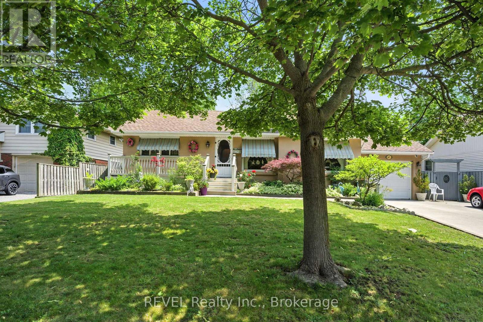 147 Village Road, St. Catharines, Ontario  L2T 3C4 - Photo 2 - X12241953