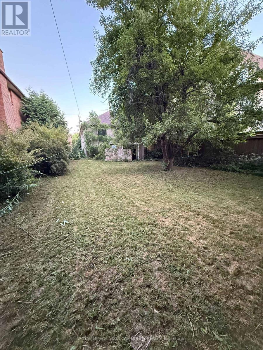 38 Sultana Avenue, Toronto, Ontario  M6A 1T1 - Photo 2 - C12241869