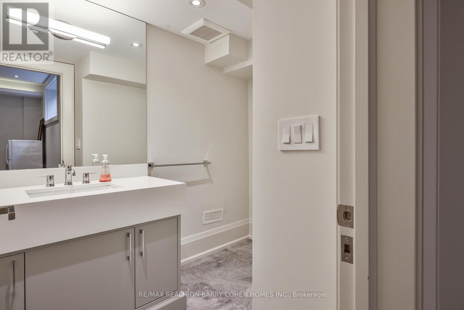 6 Stubbs Drive, Toronto, Ontario  M2L 2R1 - Photo 32 - C12241915