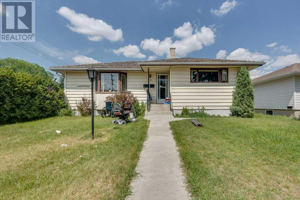 Property at 4122 39 Street image 3
