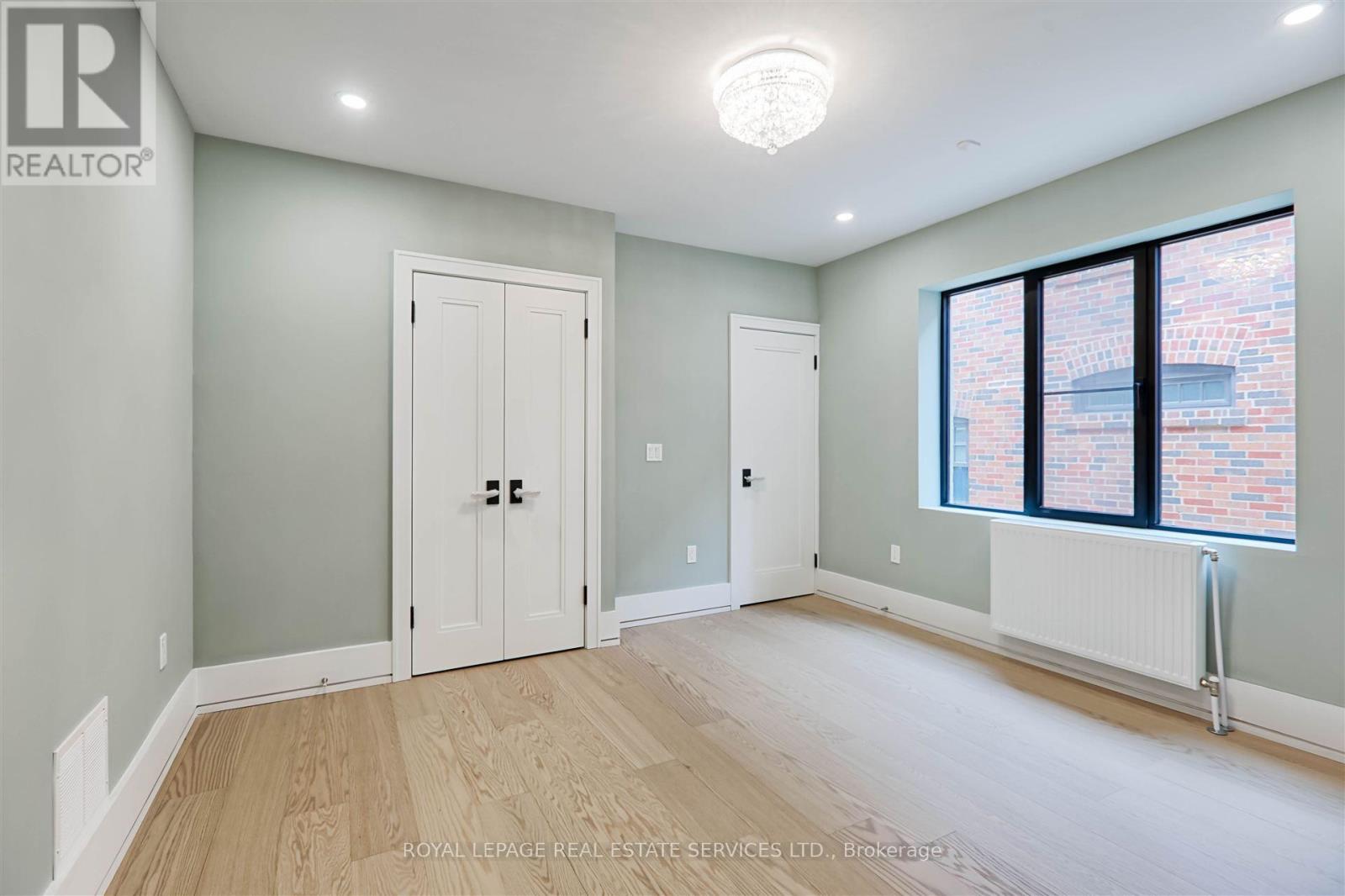 324 Riverside Drive, Toronto, Ontario  M6S 4B2 - Photo 11 - W12241880