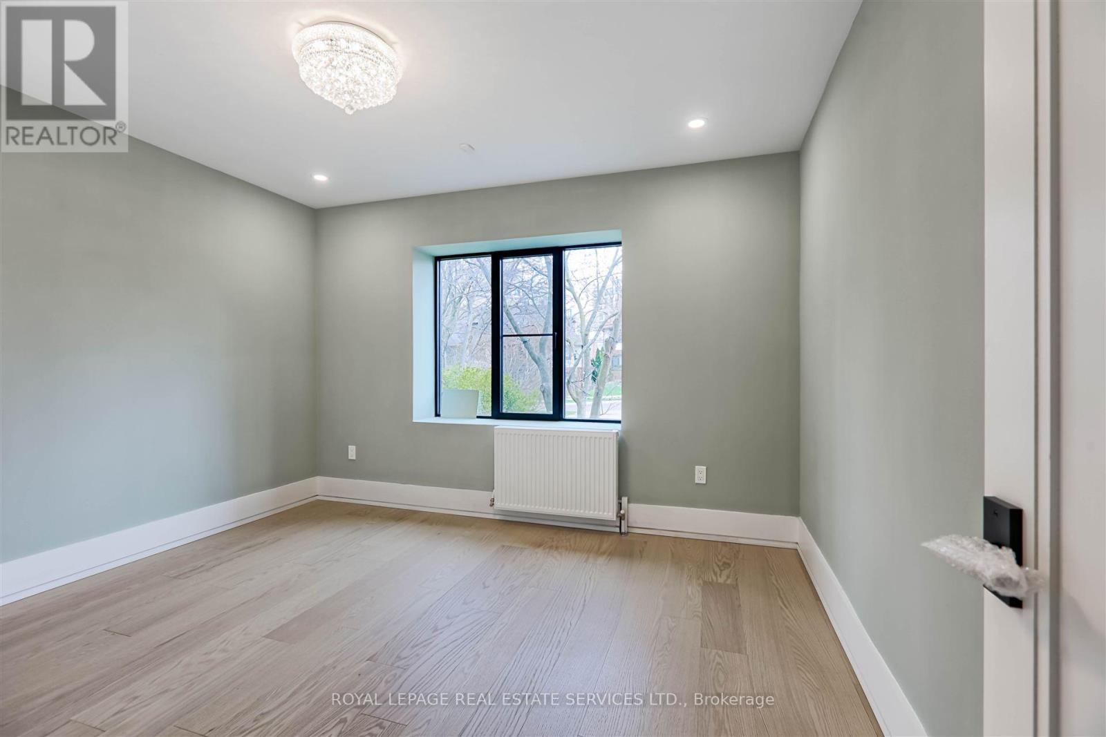 324 Riverside Drive, Toronto, Ontario  M6S 4B2 - Photo 14 - W12241880