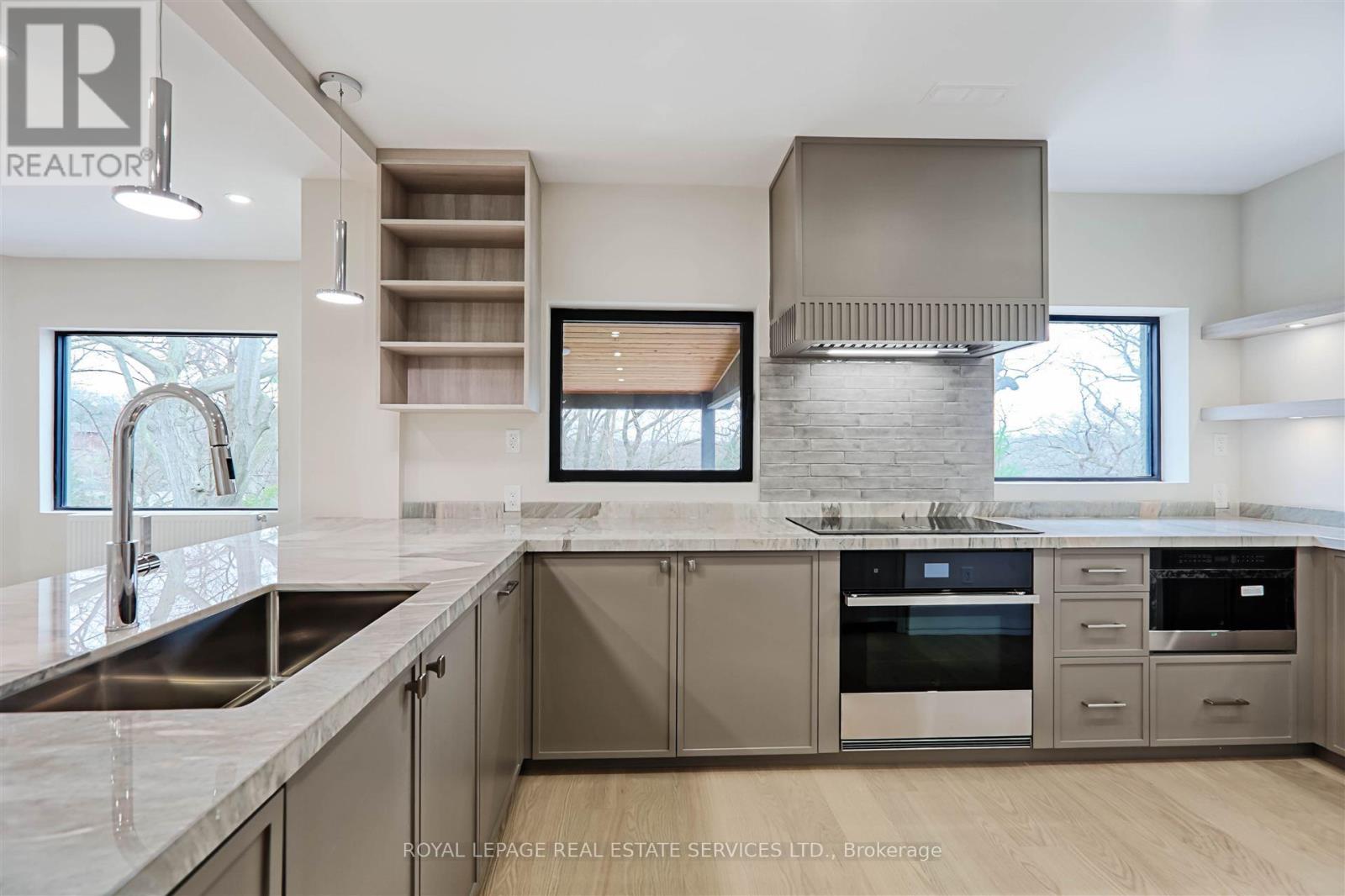 324 Riverside Drive, Toronto, Ontario  M6S 4B2 - Photo 23 - W12241880