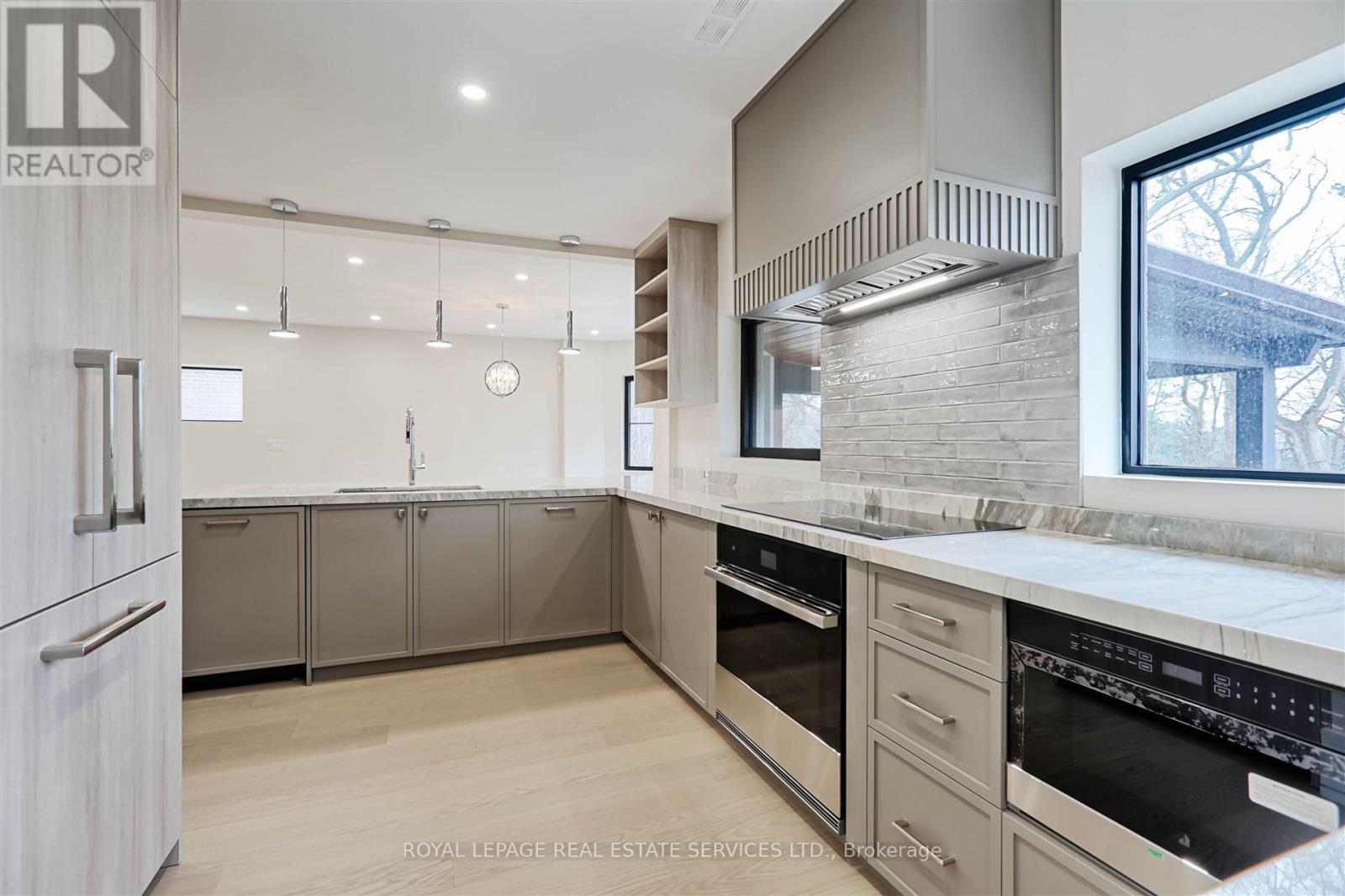 324 Riverside Drive, Toronto, Ontario  M6S 4B2 - Photo 24 - W12241880