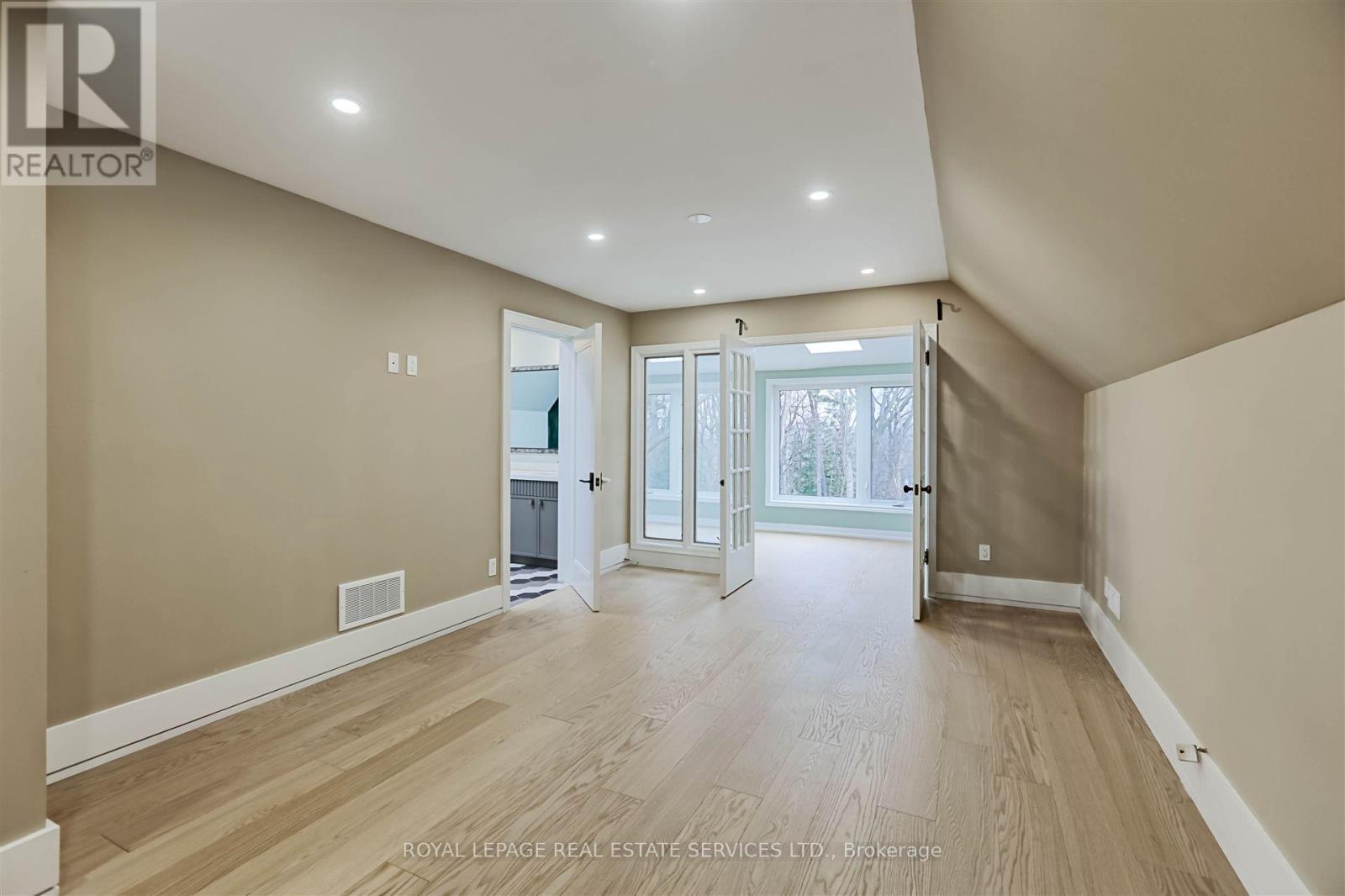 324 Riverside Drive, Toronto, Ontario  M6S 4B2 - Photo 25 - W12241880