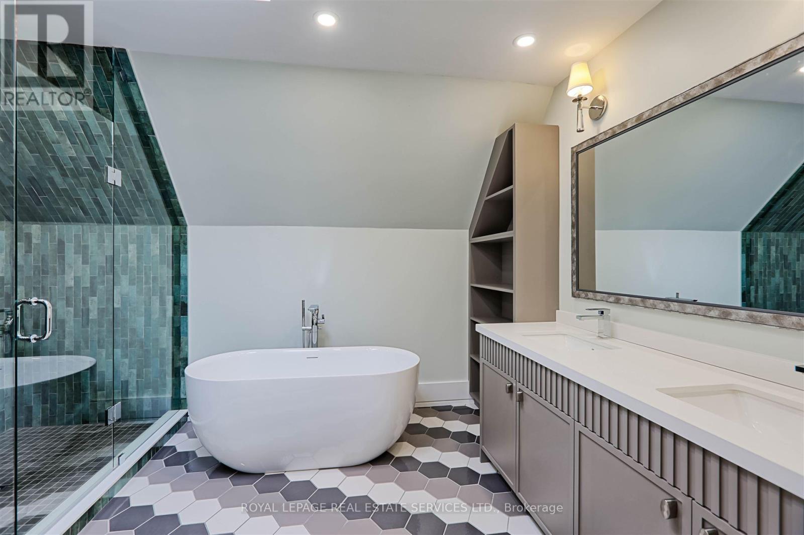 324 Riverside Drive, Toronto, Ontario  M6S 4B2 - Photo 29 - W12241880
