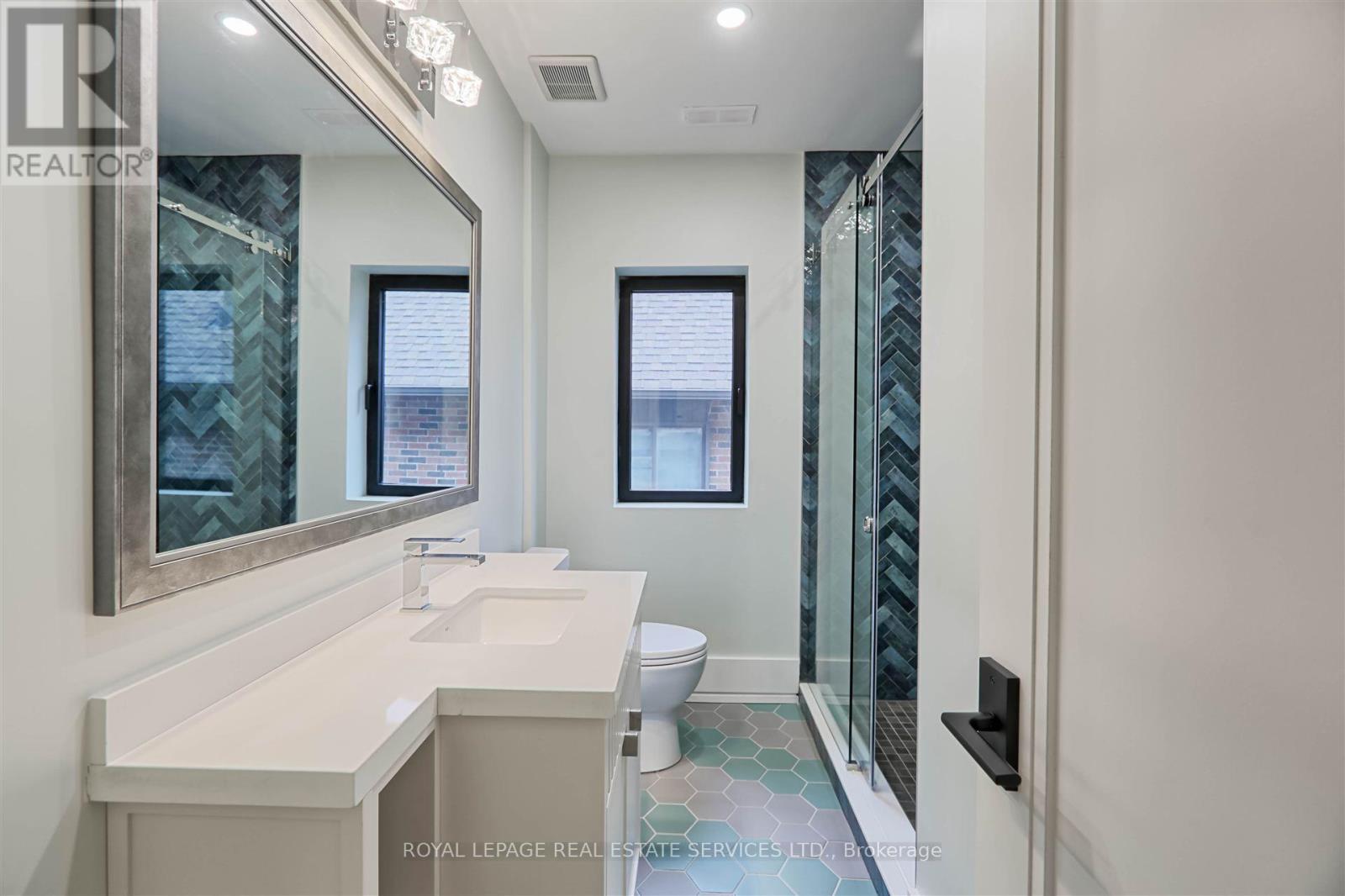 324 Riverside Drive, Toronto, Ontario  M6S 4B2 - Photo 34 - W12241880