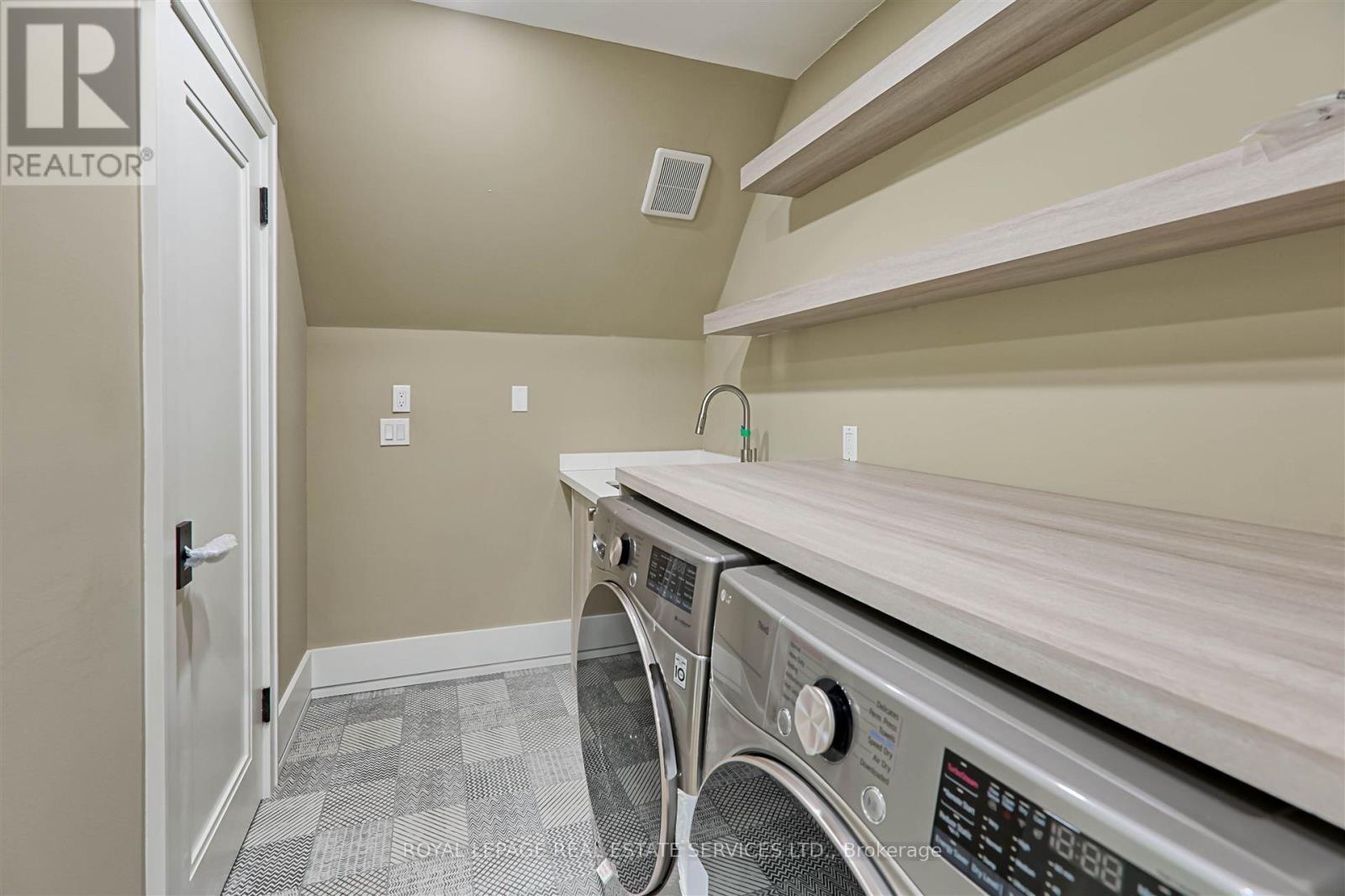 324 Riverside Drive, Toronto, Ontario  M6S 4B2 - Photo 35 - W12241880