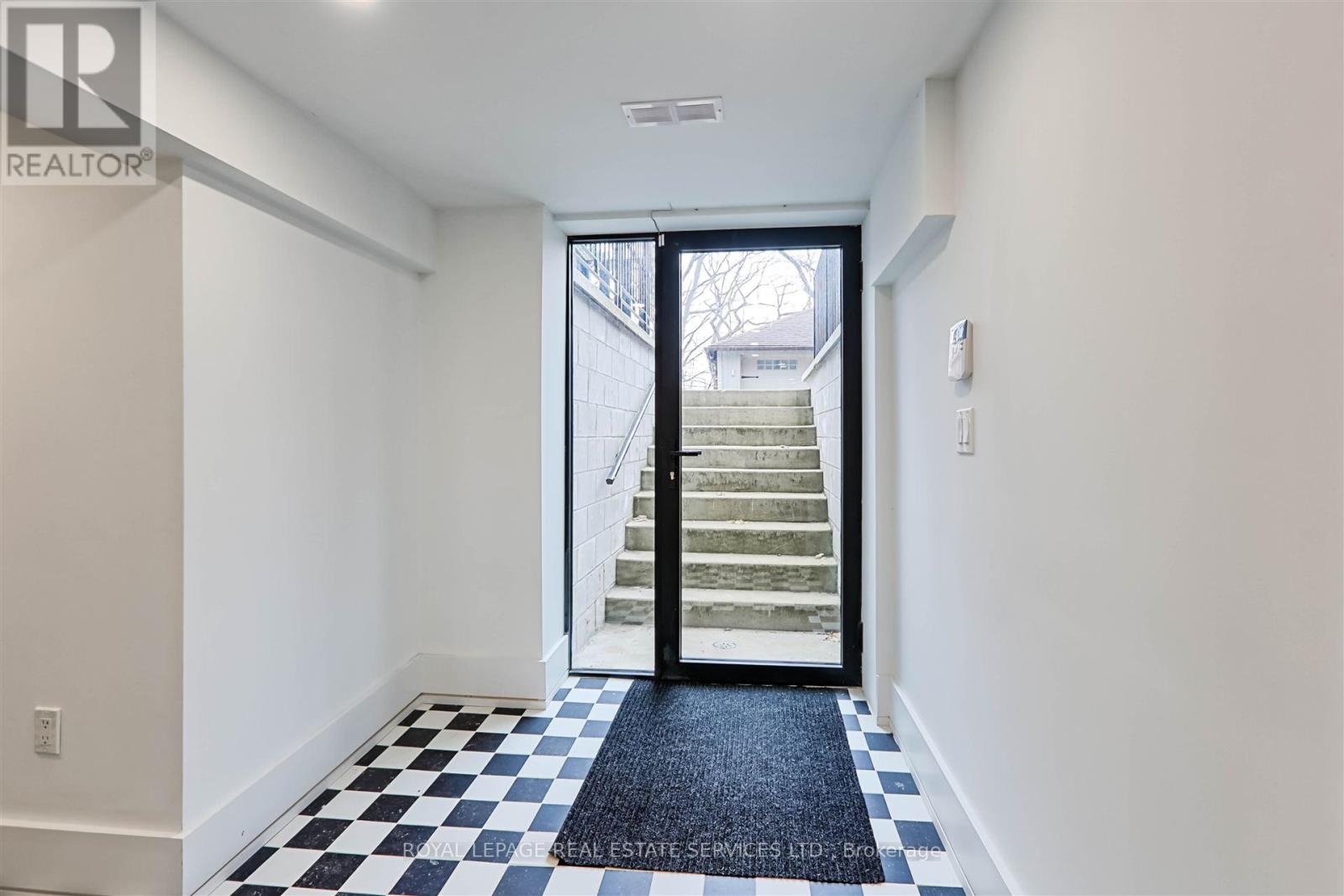 324 Riverside Drive, Toronto, Ontario  M6S 4B2 - Photo 36 - W12241880