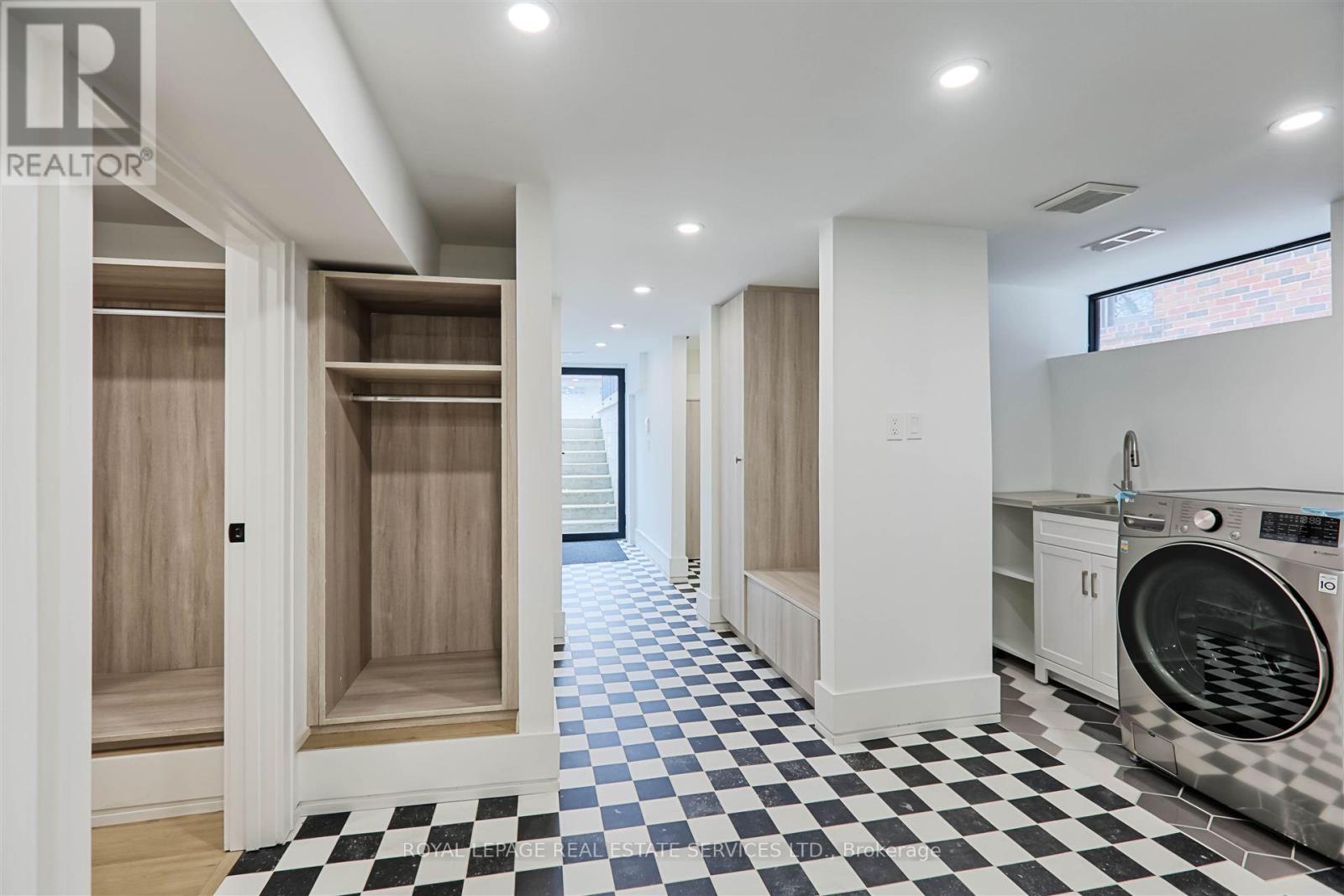 324 Riverside Drive, Toronto, Ontario  M6S 4B2 - Photo 37 - W12241880